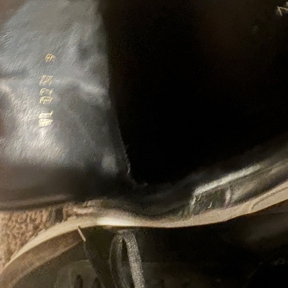 Louis. Vuitton sneakers size 9 - Picture 7 of 9